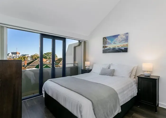 Will1 - Stylish 2-Bed 2-Bath Oasis In Crows Nest Village