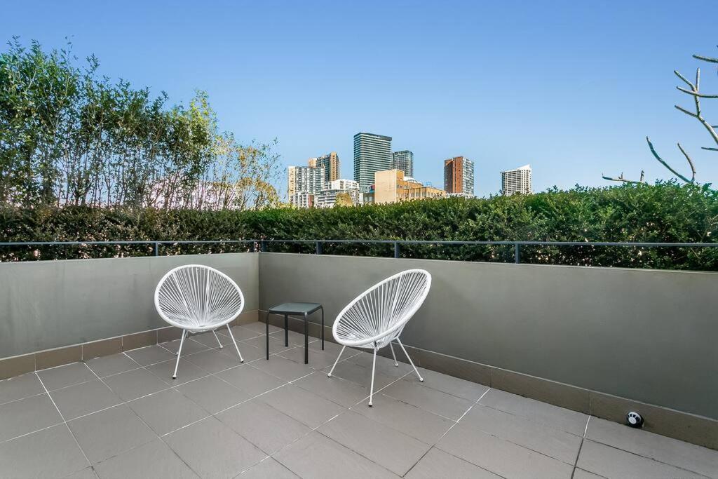 Will1 - Stylish 2-bed 2-bath Oasis In Crows Nest Village Apartment